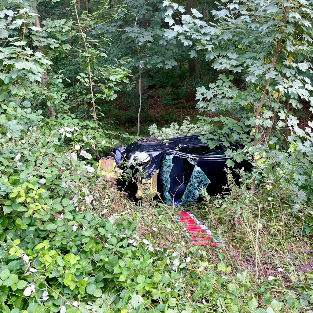 Einsatzfoto Noch auf der Anfahrt zu dem vorangegangenen Kleinbrand wurde ein Verkehrsunfall im Bereich der Bergheimer Steige gemeldet ...